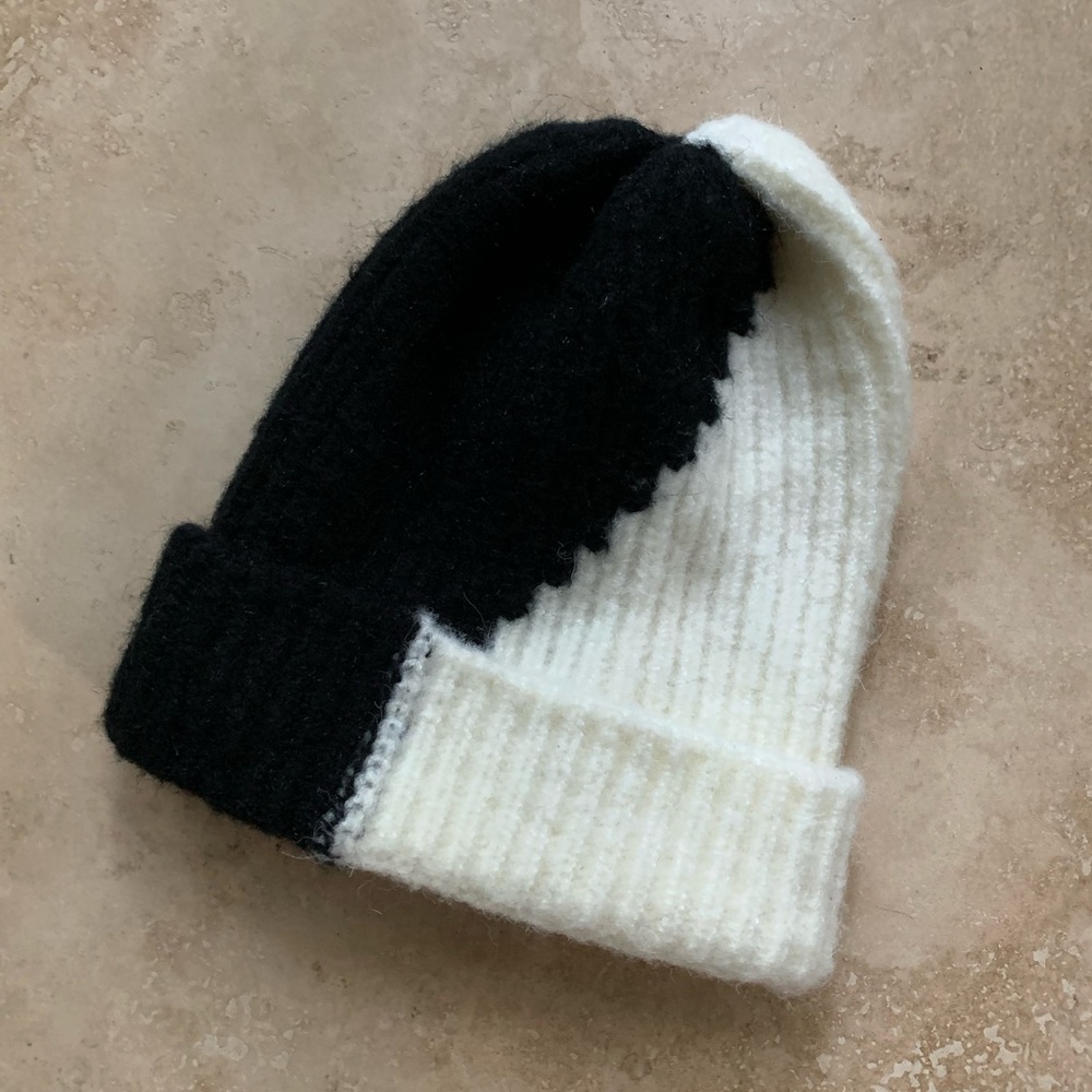 Melrose and Market Black and White half/half beanie hat toque
